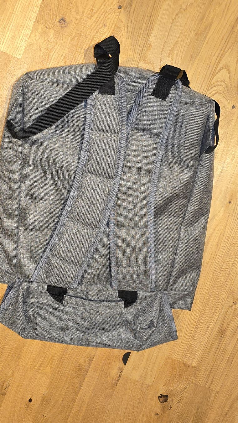 Rucksäcke: TAG Heuer Rucksack grau neuwertig – Gebraucht aus Gampel von Seilerwatches 1