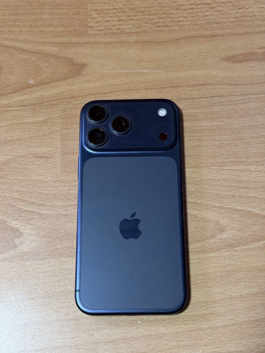 Apple Telefoni cellulari / Smartphones: iPhone 17pro max – Difettoso da Besenbüren venduto da Nevio_Narcisi