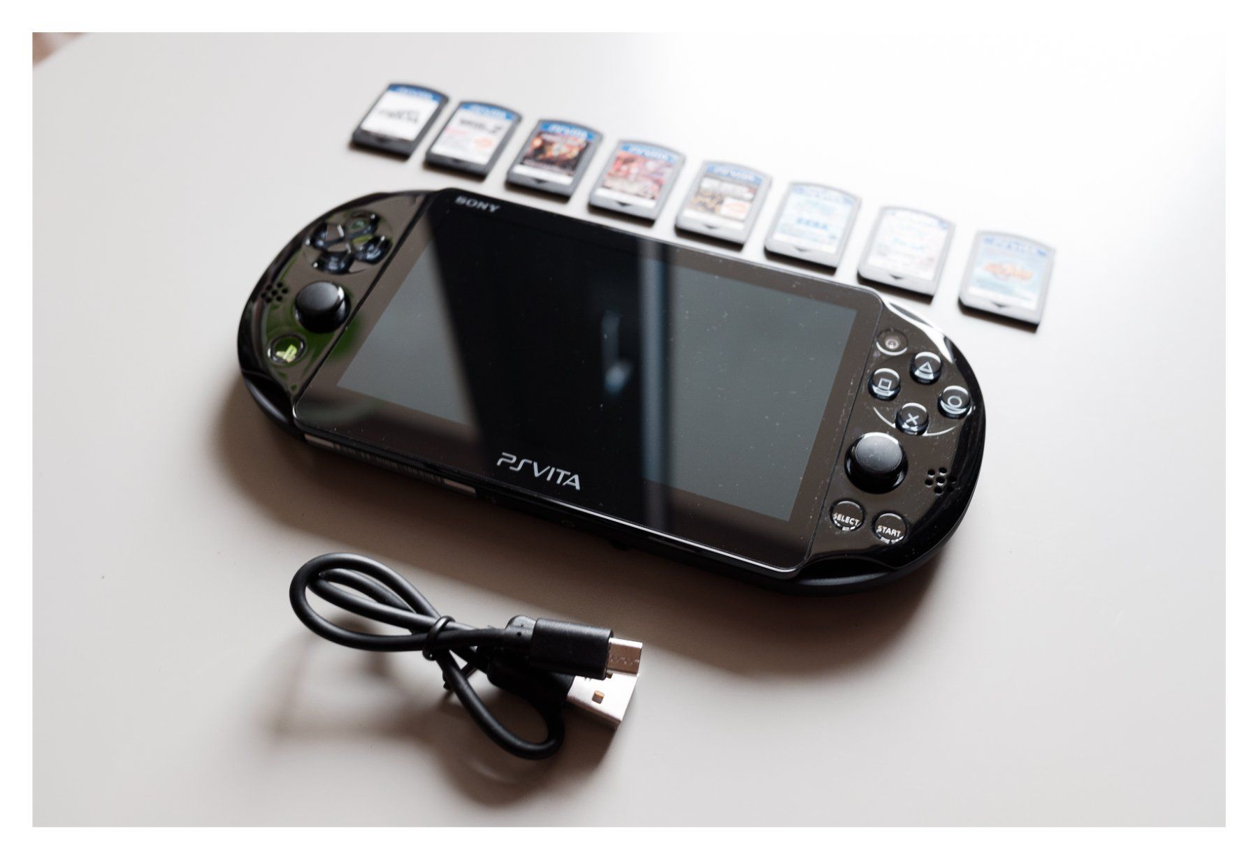 Sony Konsolen: Sony PS Vita 2000 + 8 games + accessories – Gebraucht aus Oberwil b. Zug von  2