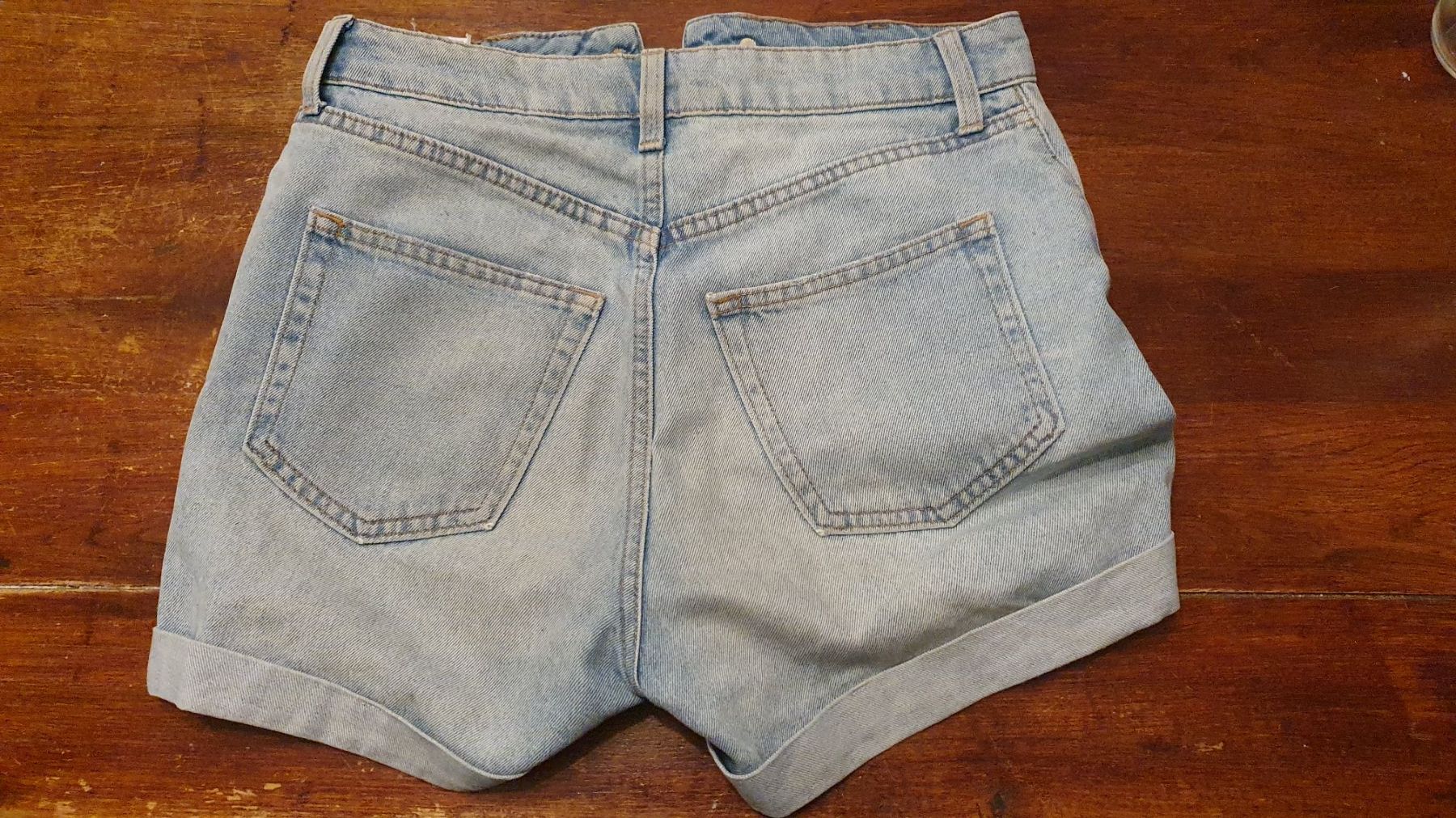 H&M Pantalons: Shorts 34 – D'occasion à Châtonnaye par Kojak120 1