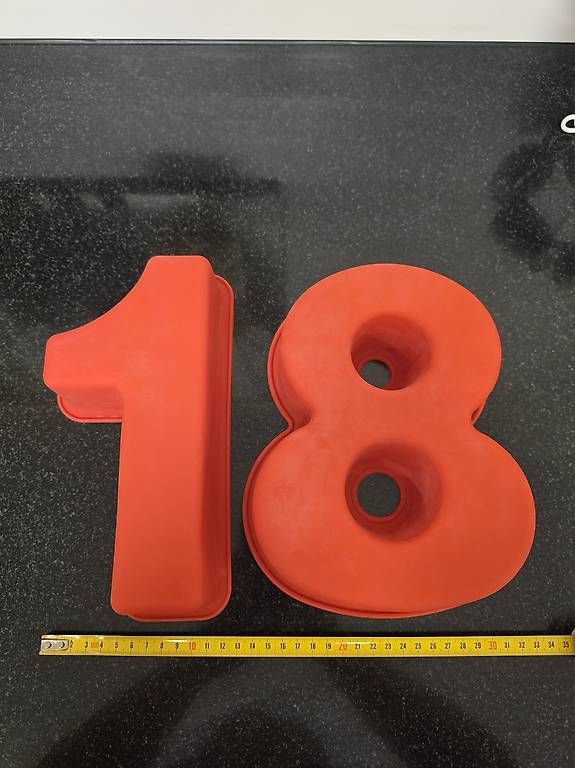 Moules à gâteaux: Backform 18/ 81 rot Silikon – D'occasion à Staufen par mar_wf6r 1