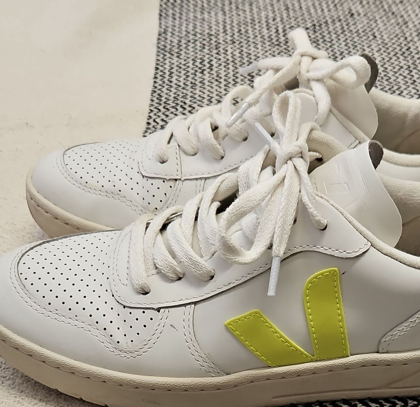 Veja Herrenschuhe: VEJA Sneaker Gr. 39  – Gebraucht aus Basel von lar_7c62