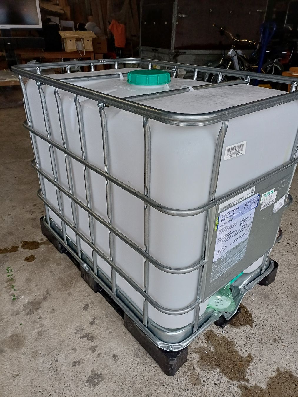 Abreuvoirs & Auges: IBC Container 600 Lt. neuwertig Zustand – Neuf (Voir description) à Zuckenriet par Res. 1