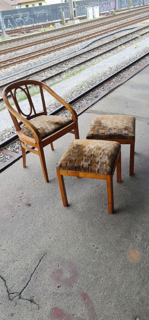 Poltrone: Vintage Sessel mit zwei Hocker – Usato da Bern venduto da lecorbeaubern 2