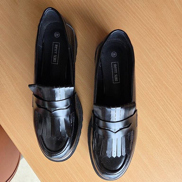 Scarpe da donna: Chaussure noir P.40 neuve – Usato da Bassecourt venduto da l.carnal 1