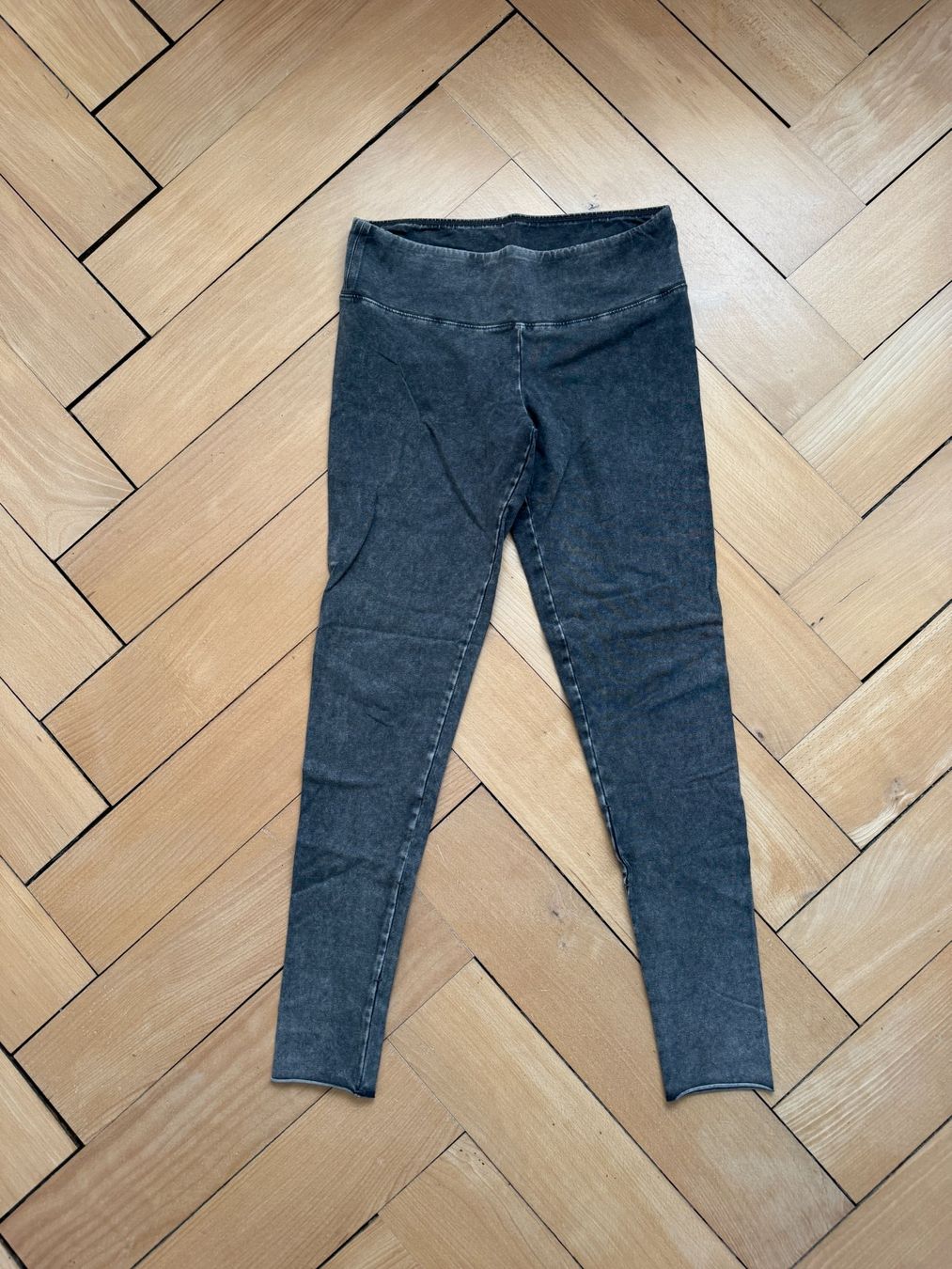 Leggings: TNA - Leggings dunkelgrau S – Usato da Zürich venduto da Diazaio
