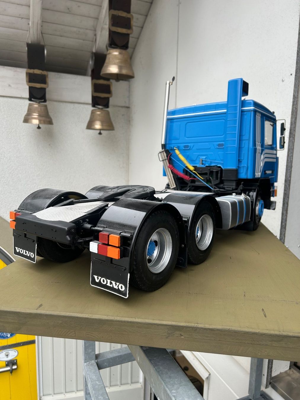 Pocher Modellini d'auto: Volvo F12 1:8 Pocher – Usato da Reinach AG venduto da Gmc352 4