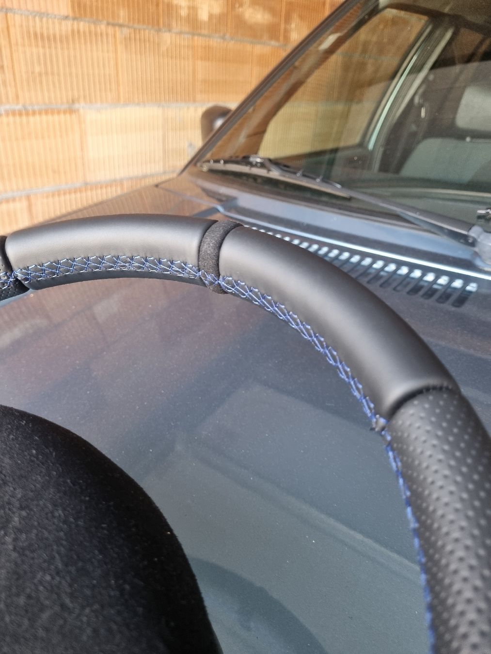 Volkswagen Tutti pezzi di ricambio auto: VW Golf 4 Lenkrad Neu bezogen – Nuovo e nell'imballaggio originale da St. Gallen venduto da Luis_w98 2