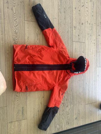 Peak Performance Junior Skijacke Gr. 160  HIPE  Rot/Schwarz
