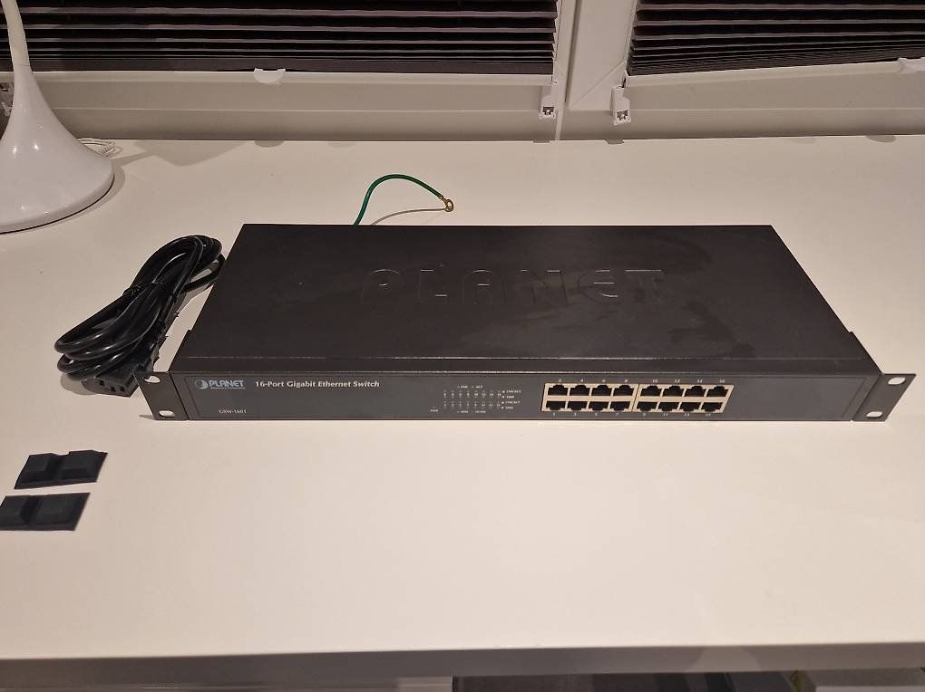 Hub & Switch: Netzwerk Switch 16Port Gigabit Ethernet Switch – Usato da Balsthal venduto da Nemesis85