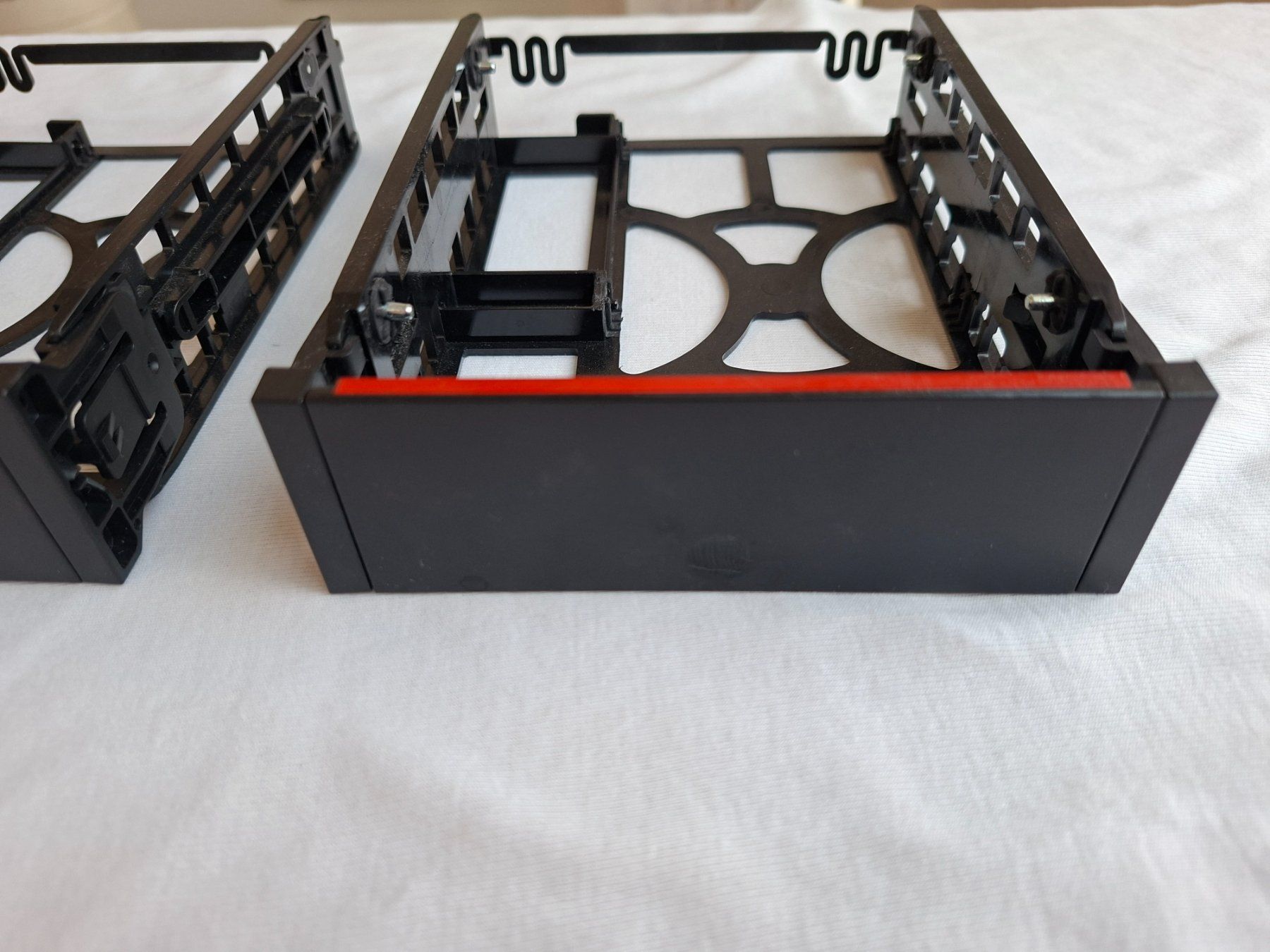 Lenovo Componenti elettronici: ThinkStation 3,5" Front Flex Bay HDD Caddy Einbaurahmen – Usato da Meggen venduto da Nicas_IT_Service 1