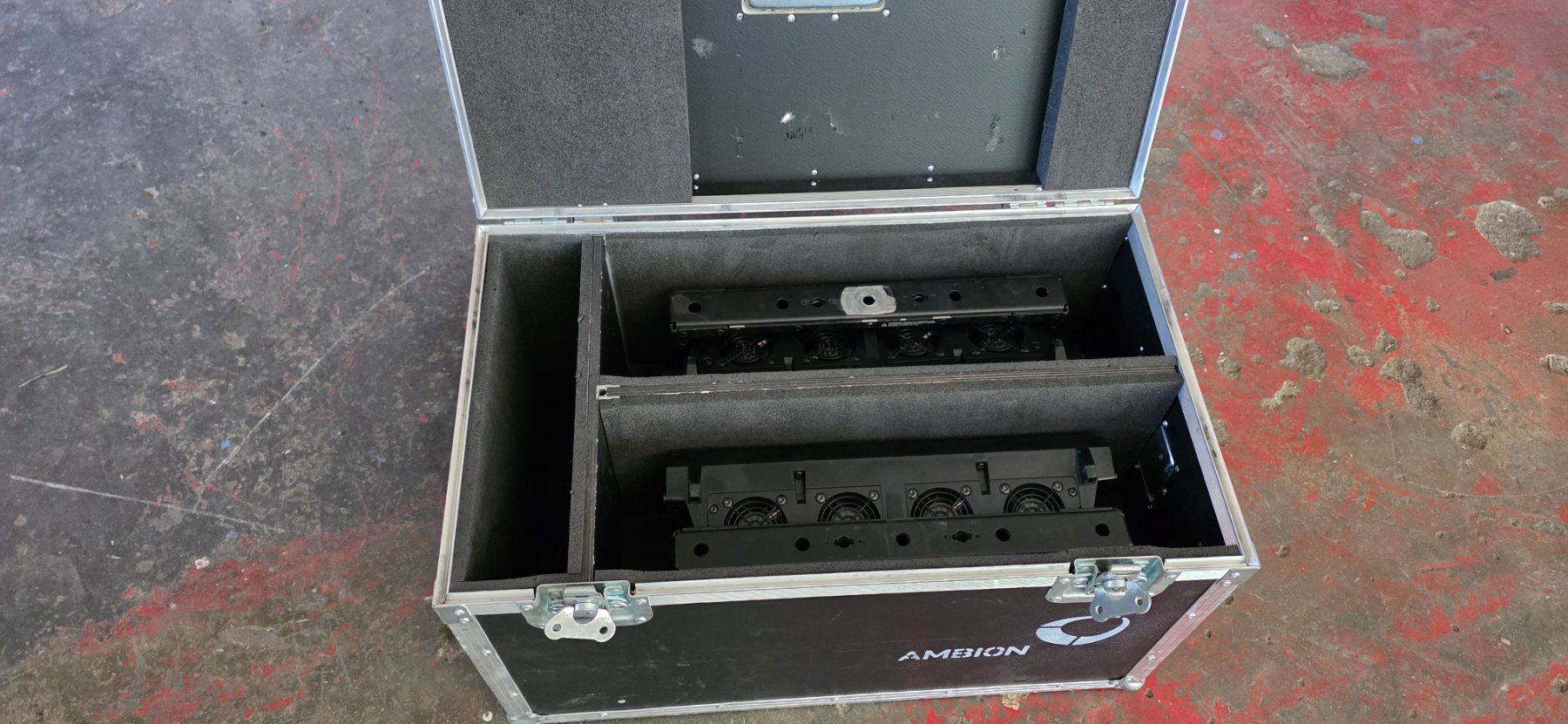 Martin Lampes: 2x Martin Atomic 3000 LED Strobe inkl. Flightcase – D'occasion à Steg VS par LM-LaserArt 2