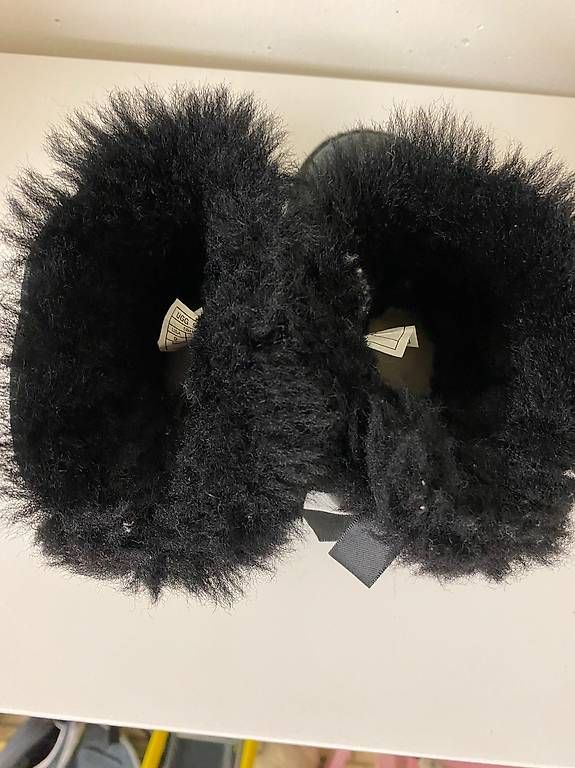 Ugg Chaussures filles: UGGS Mädchen Stiefel Nr:26 – D'occasion à St.Gallen par tij_hm7n 2