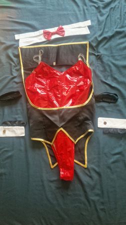 Kostüm Grösse M Bunny Suit rot schwarz