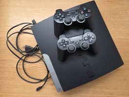 PlayStation 3 mit zwei Controllern