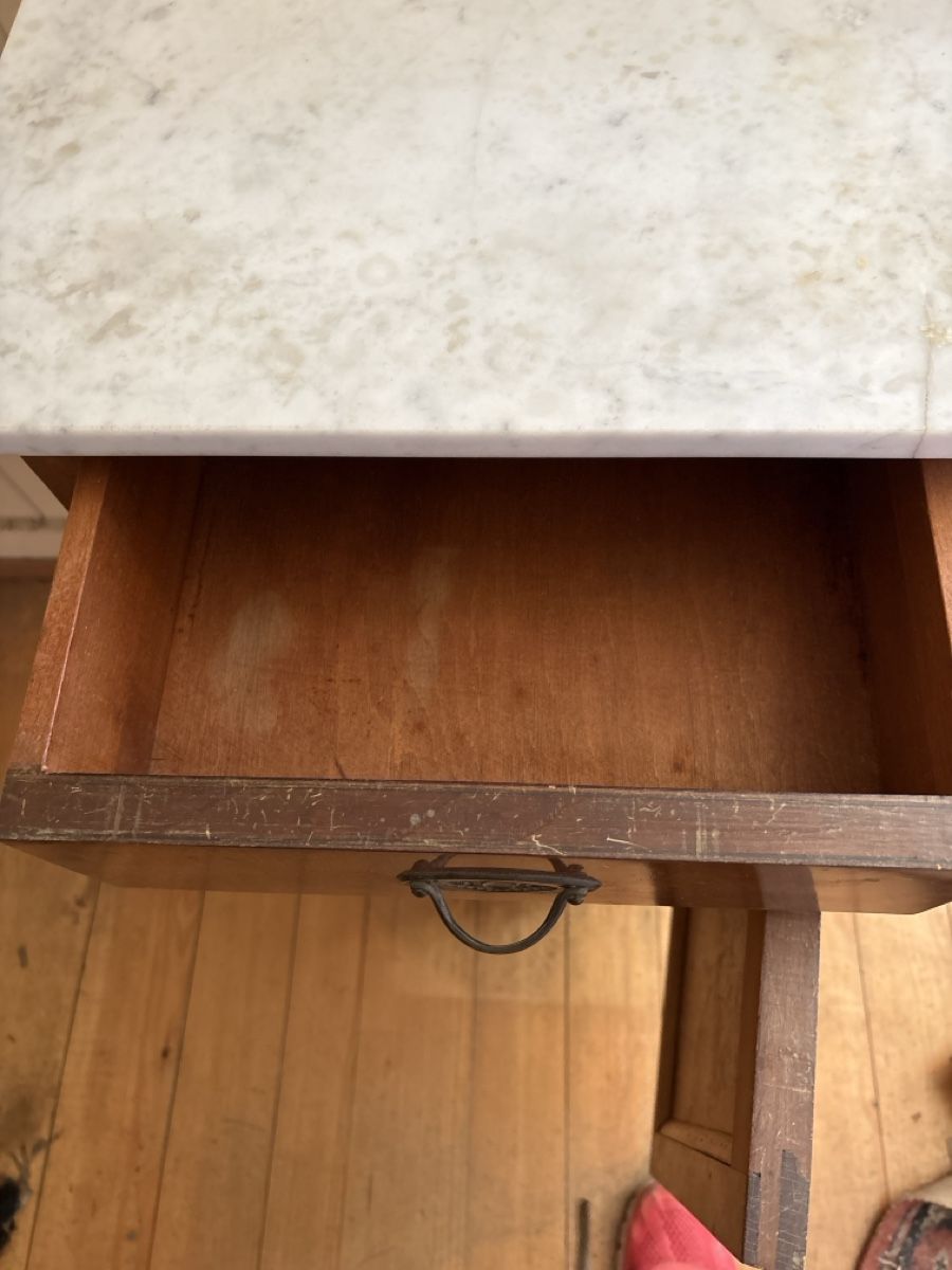 Tables de nuit: Antikes Nachttisch ab 1.- – D'occasion à Embrach par mays 2