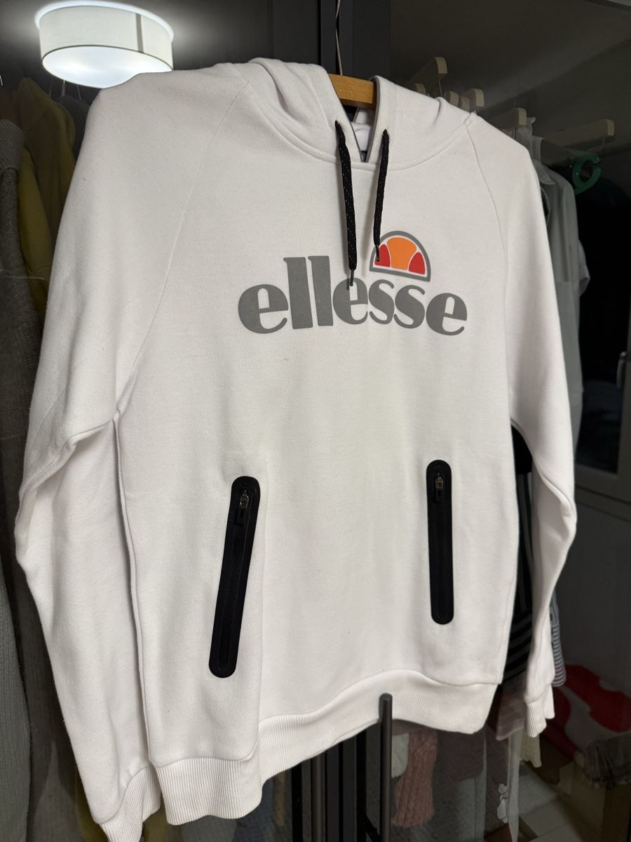 Ellesse Pullover & Sweatshirts: Ellesse - Pullover mit Reflektoren- Gr. 36 – Gebraucht aus Roggwil BE von KatharinaKunz