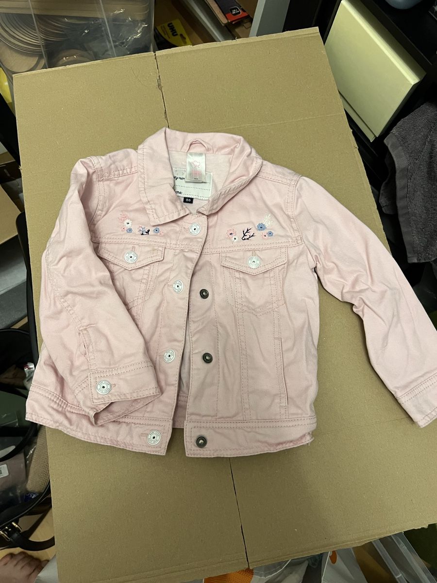 Giacche & Cappotti: Jeansjacke rosa Grösse 80/86 – Usato da Toffen venduto da Vanessa_Germann