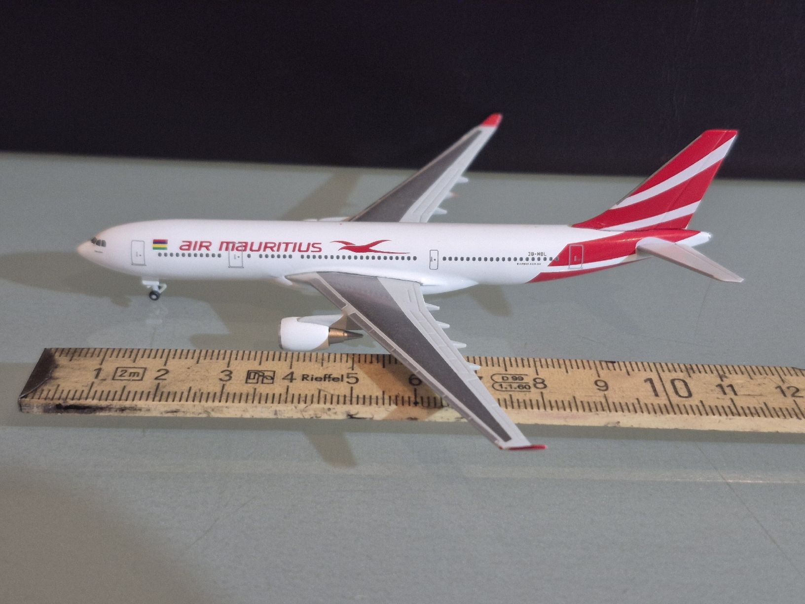Herpa Kit di modellismo & Modellini statici: Herpa Air Mauritius 1:500 – Usato da Uetendorf venduto da myhome12 3
