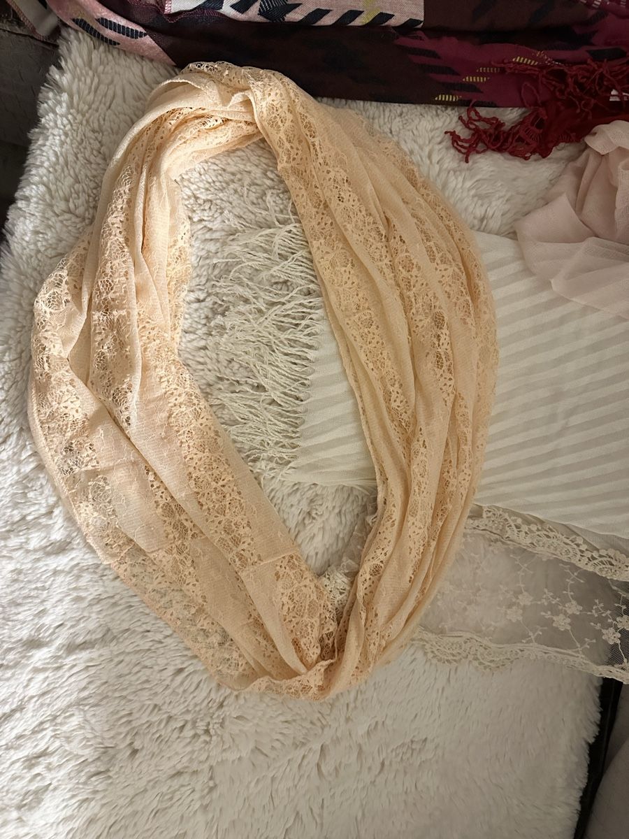 H&M Foulard & Sciarpe: 🧣 Schal – Usato da Sevelen venduto da Stopglobal. 1