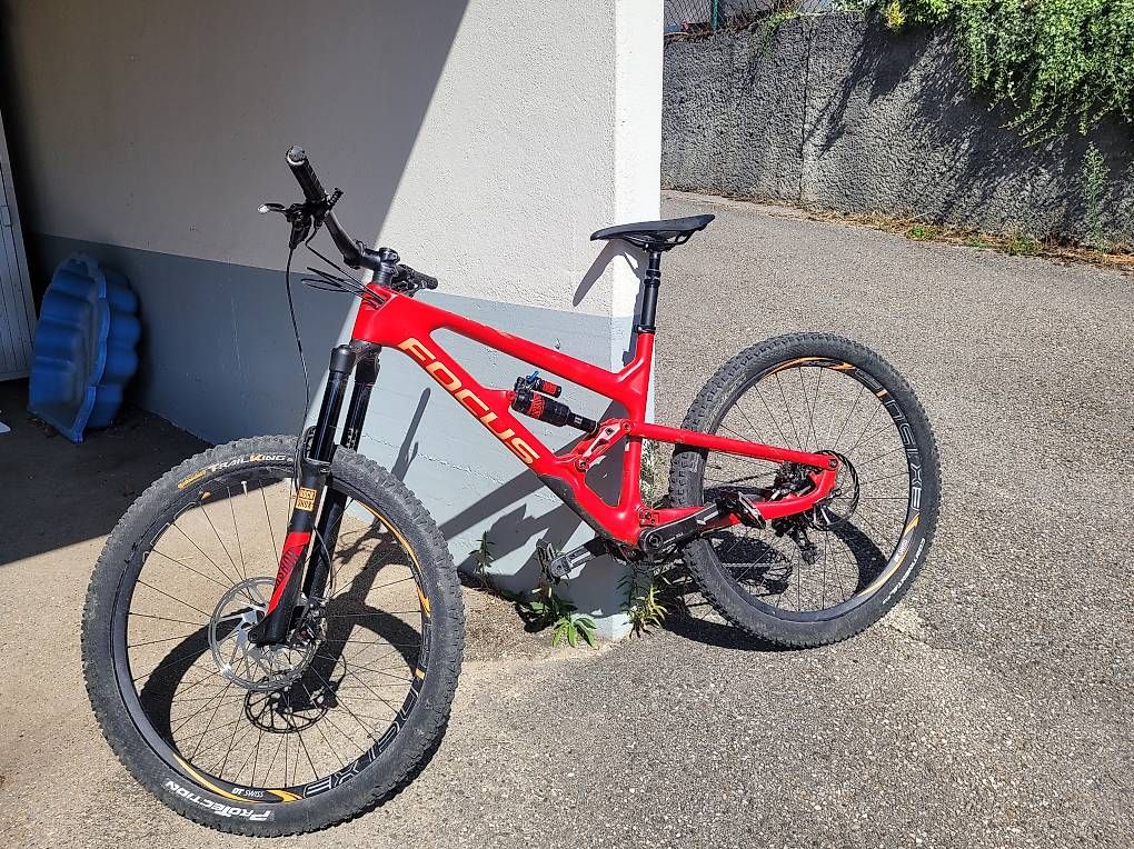 Focus Vélos: Vtt enduro FOCUS carbone – D'occasion à Bremblens par fab_1112