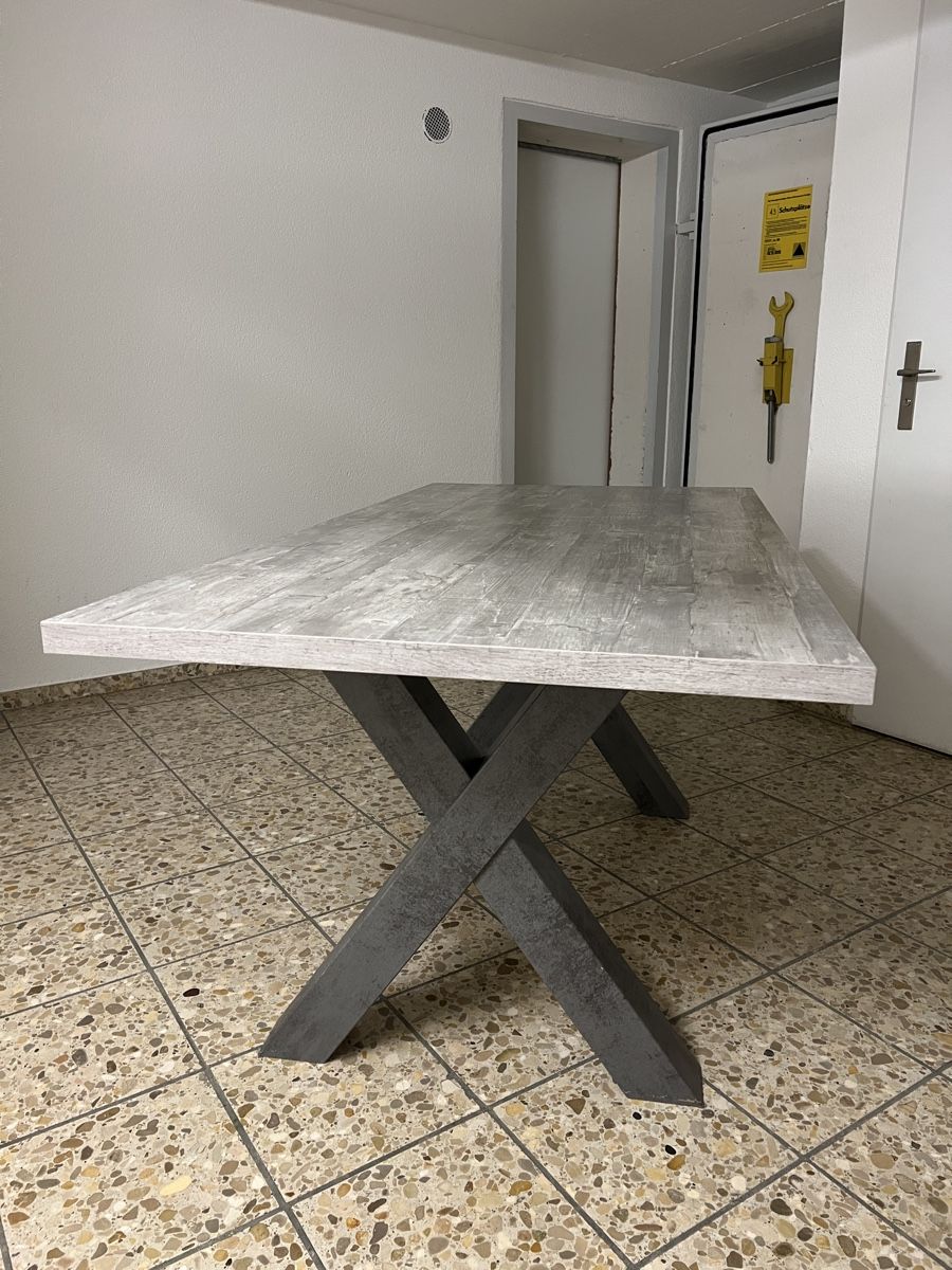 Tavoli: Esstisch Holz mit Metallbeinen – Nuovo (secondo la descrizione) da Zürich venduto da mara.g 1