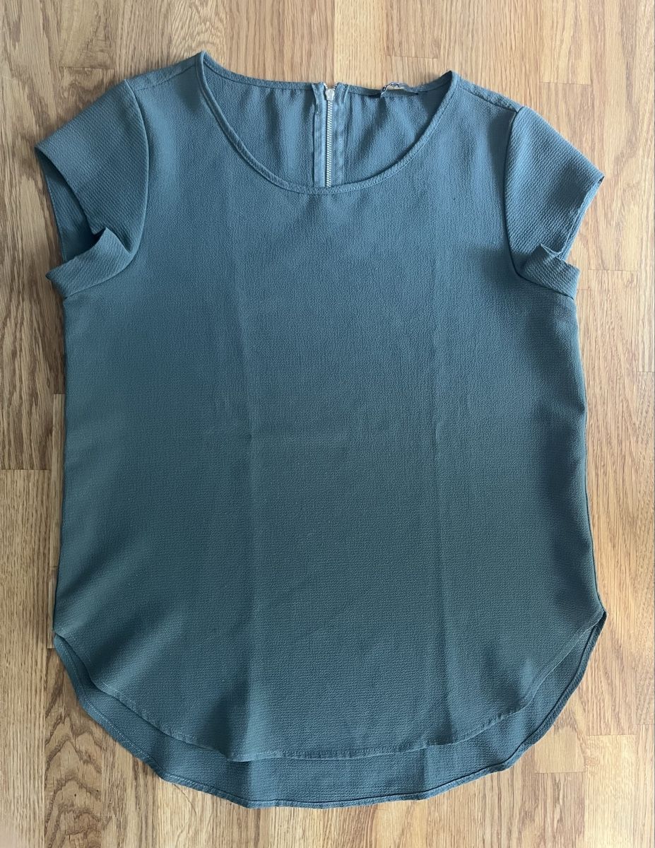 Only T-shirt: 4x ONLY T-Shirt/Bluse, Grösse 36 – Usato da Sursee venduto da abcdxyz 1