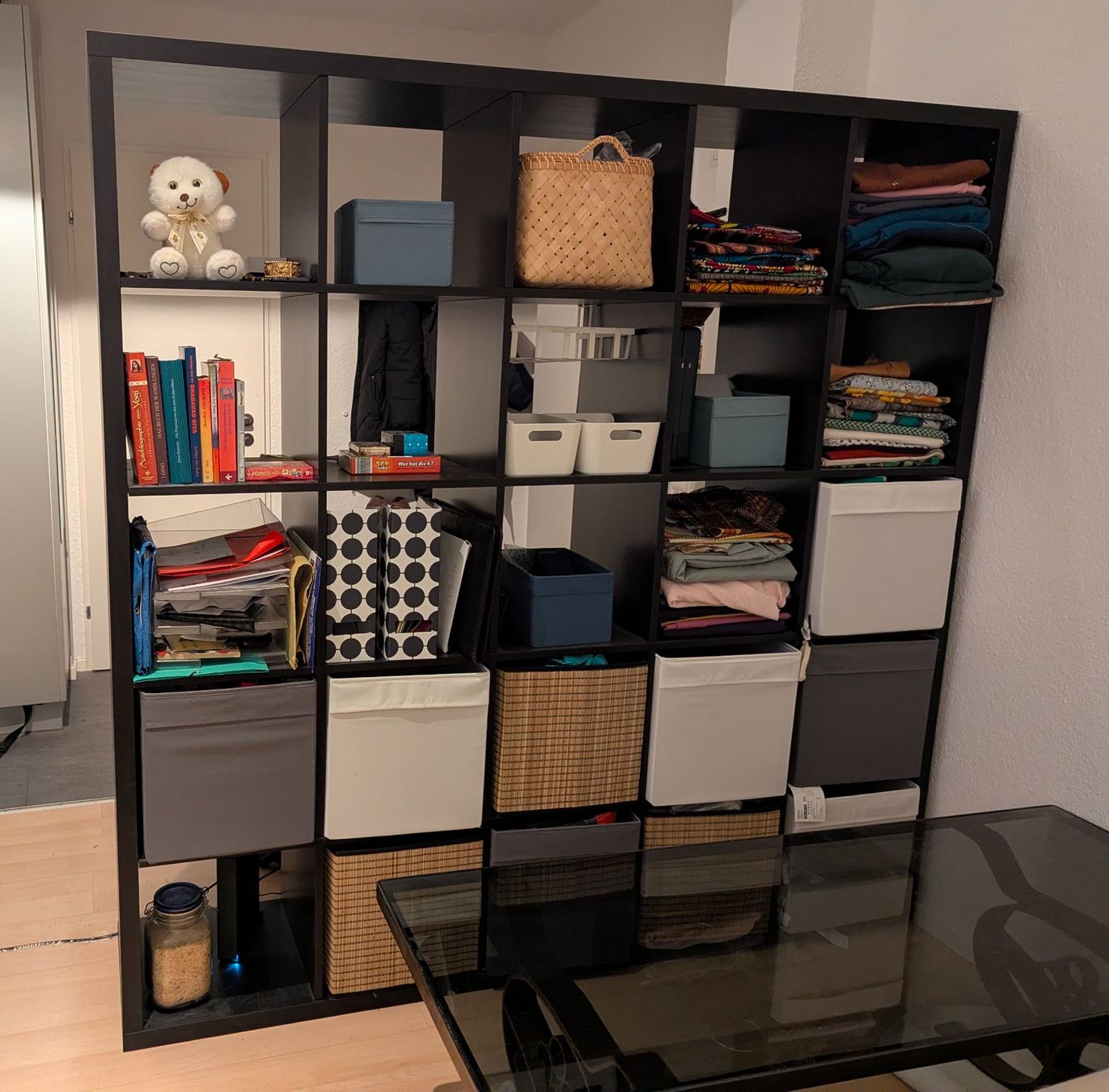 Ikea Scaffali: Schwarzes Kallax Regal inklusive Boxen – Nuovo (secondo la descrizione) da Winterthur venduto da joh_mj2t