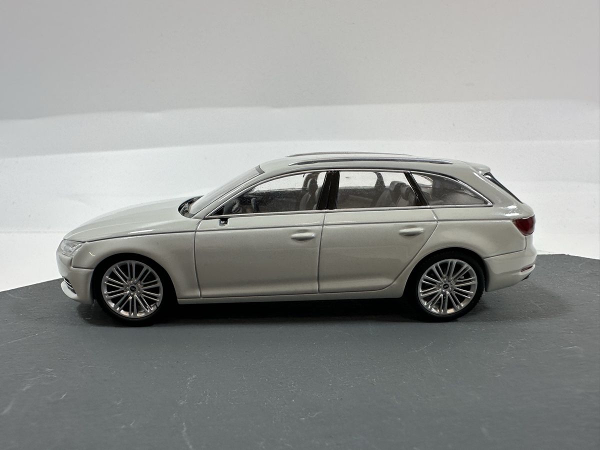 Spark Modellautos: Audi A4 Avant 1:43, SPARK – Gebraucht aus Zofingen von rf9_x2xt 2