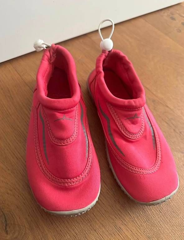 Scarpe per ragazze: Badeschuhe pink (Gr. 34) – Usato da Endingen venduto da country_family