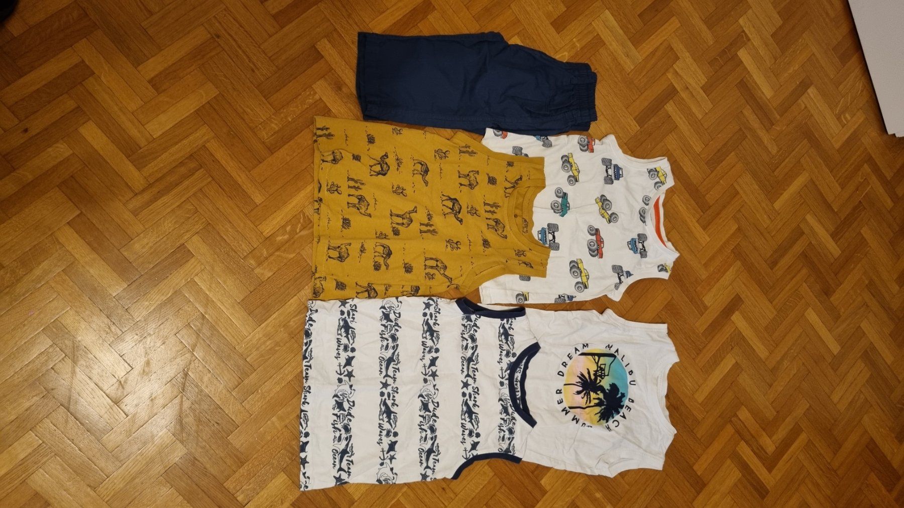 Lotti & Set di vestiti: Lot des habits garçon taille 110 – Usato da Ferpicloz venduto da Clicli014