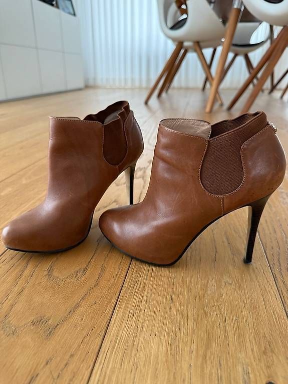 Scarpe da donna: Guess Lederstiefel / Stiefeletten – Usato da Immensee venduto da nadine.o 1