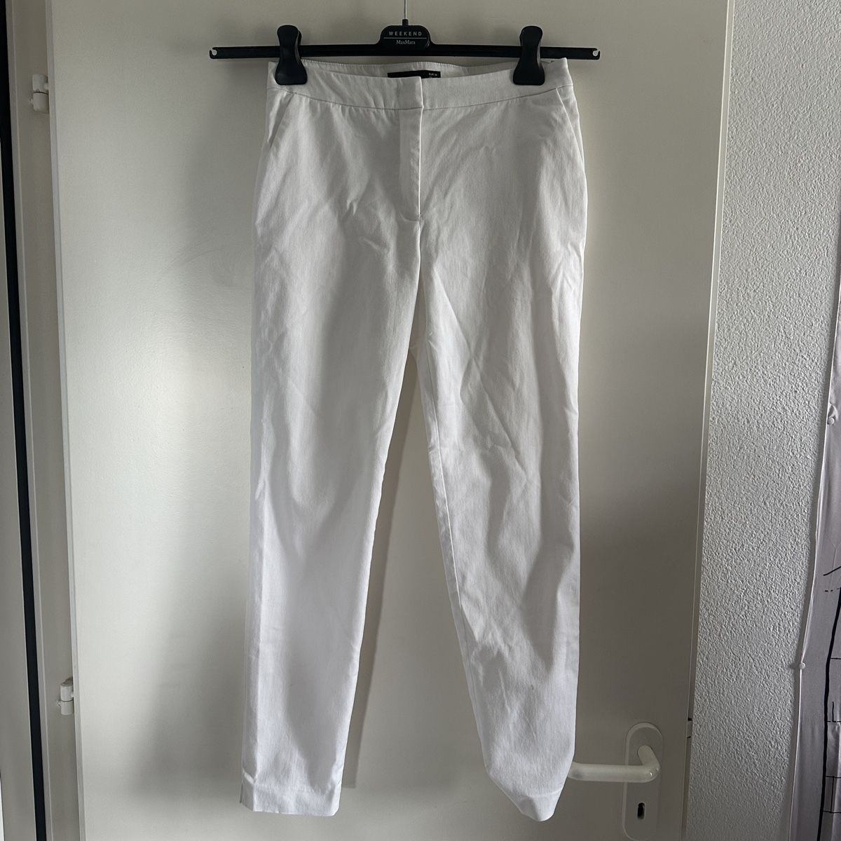 Hallhuber Pantaloni: WHITE HALLHUBER BASIC SLIM-FIT PANTS M – Usato da Zofingen venduto da JumpInVintage