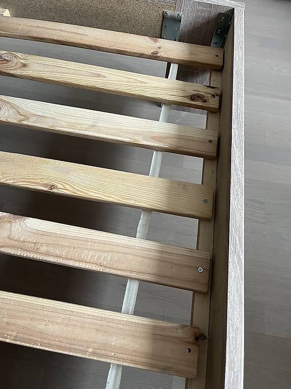 Lits: Lit 120 large , sommier, matelas – D'occasion à Plan-les-Ouates par dbg_jnm8 1