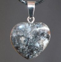 Halskette Z-083 – Herz – Larvikite – 2 x2 cm