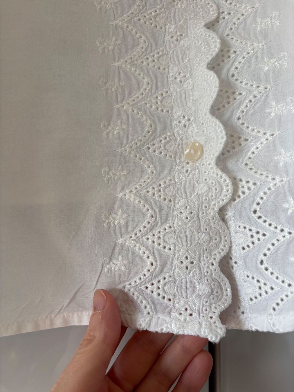 Mango Camicette: MANGO Bluse mit Lochstickerei Gr. M – Usato da Zürich venduto da missmodernage 4