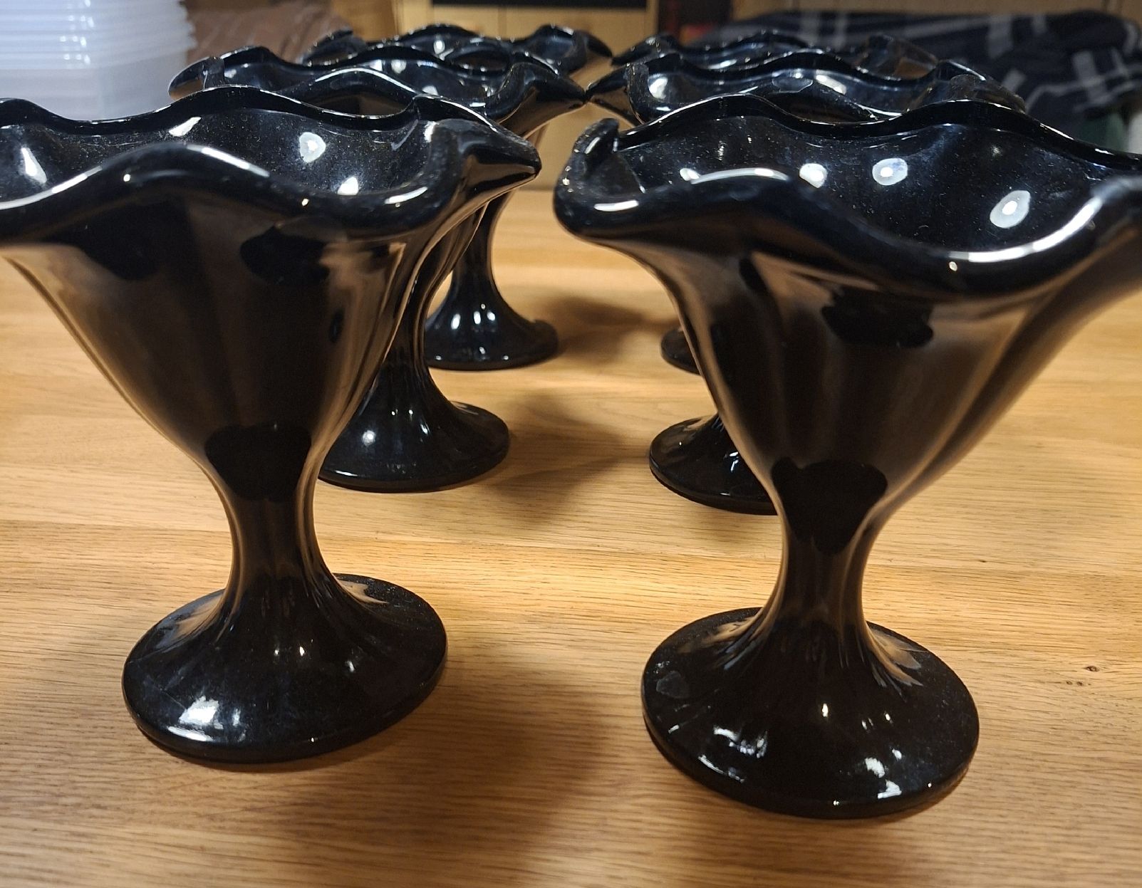 Set di piatti: 6x Schwarze Coupe Becher – Usato da Winterberg ZH venduto da mel_xn25 2