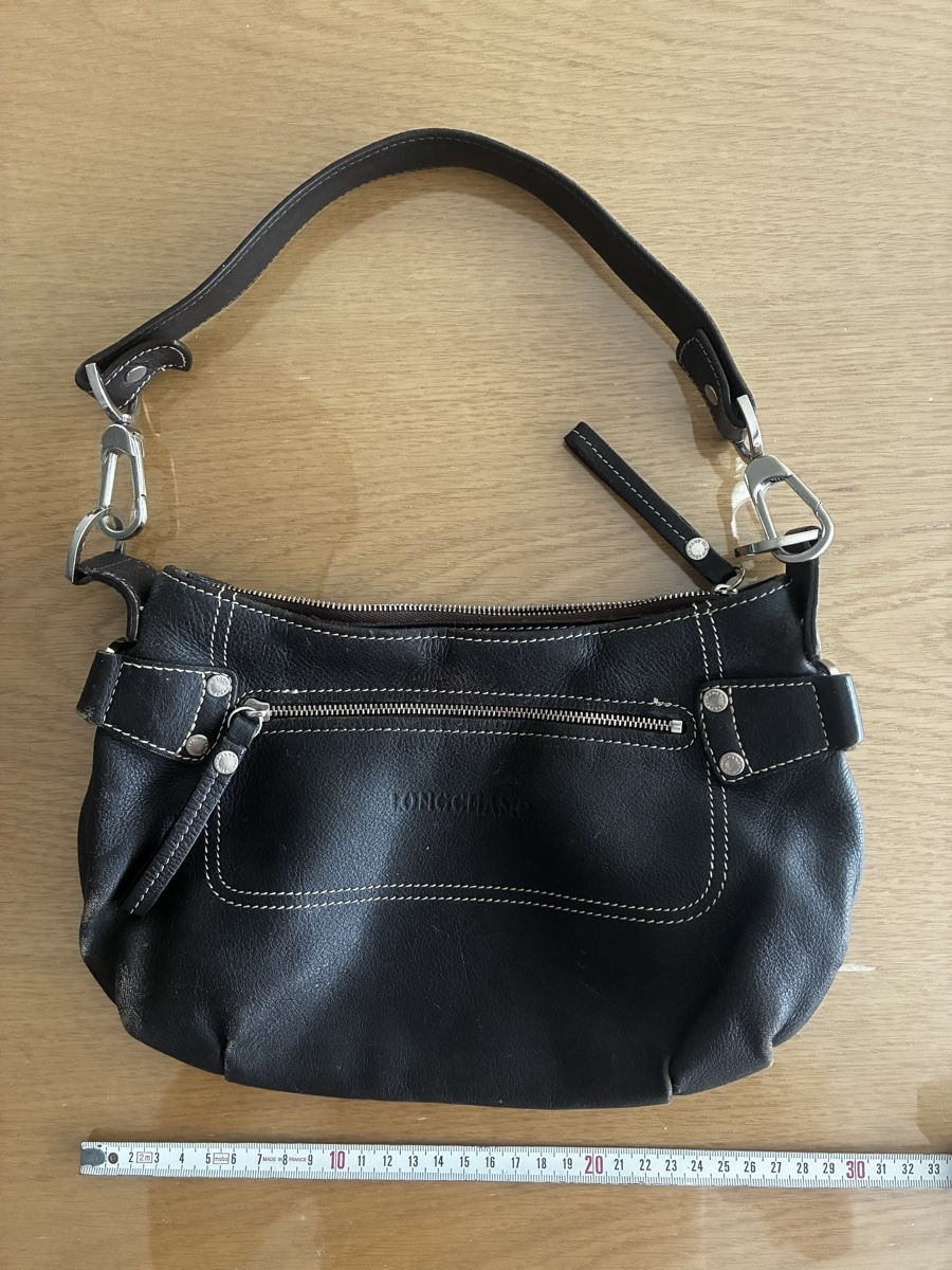 Longchamp Sacs femmes: Sac Longchamp cuir noir état d'usage – D'occasion à Aigle par Raphael1814