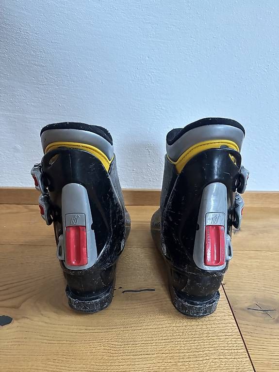 Nordica Scarpe per ragazzi: Kinder Skischuhe, Grösse 32/33 – Usato da Oberengstringen venduto da exmex 1
