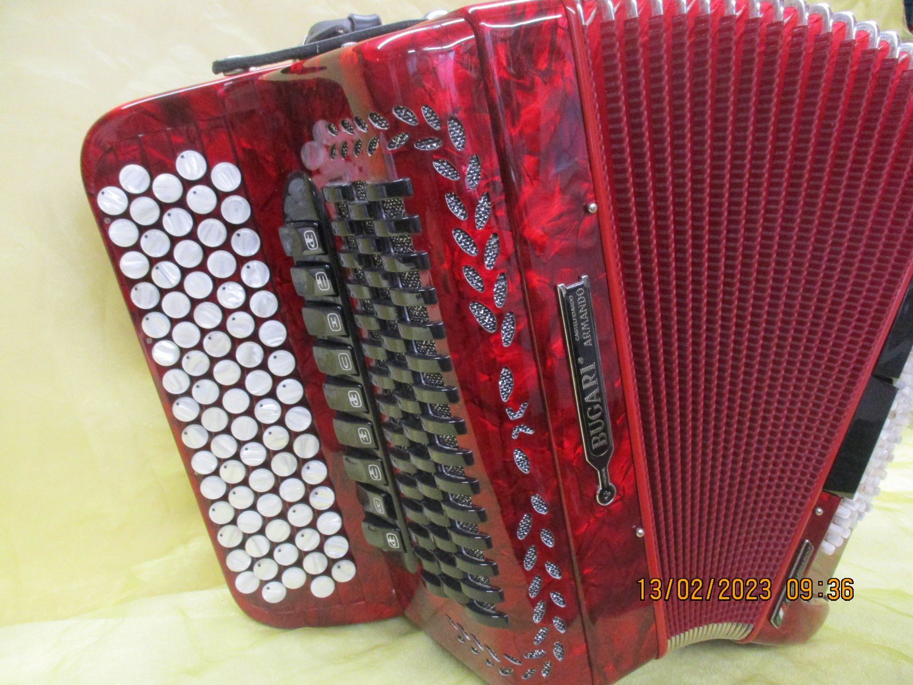 Strumenti musicali: Akkordeon Bugari Tre – Usato da Jegenstorf venduto da Oktavio 2