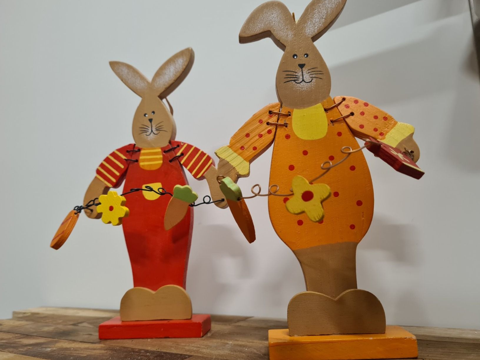Tutte le decorazioni: 2 Holz-/ Drahtfiguren je H 22 cm – Usato da Amriswil venduto da kleindeko 2