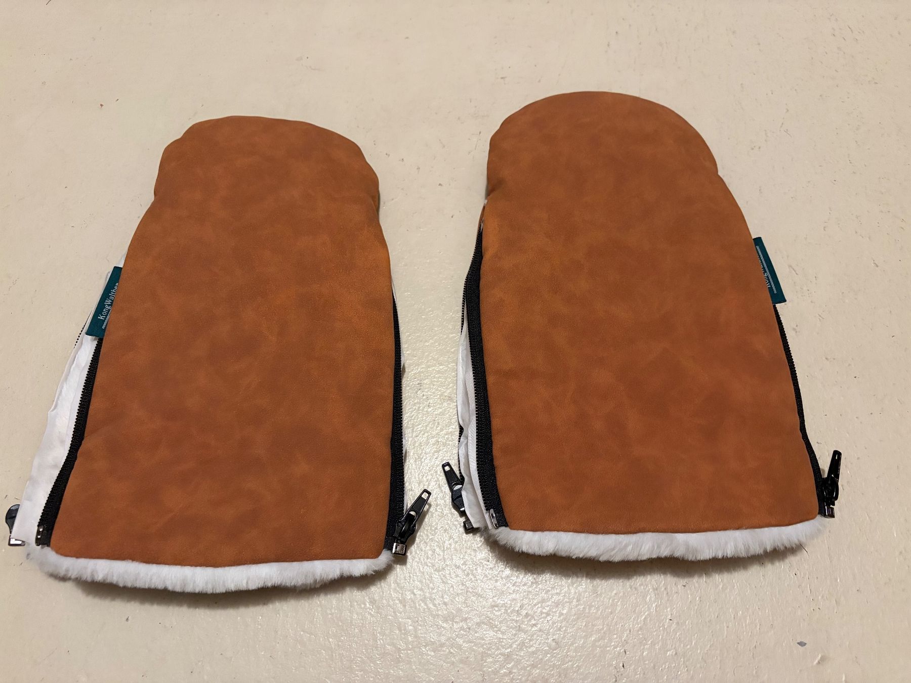 Carrozzine: Handschuhe für den Kinderwagen – Usato da Muttenz venduto da nataschasia