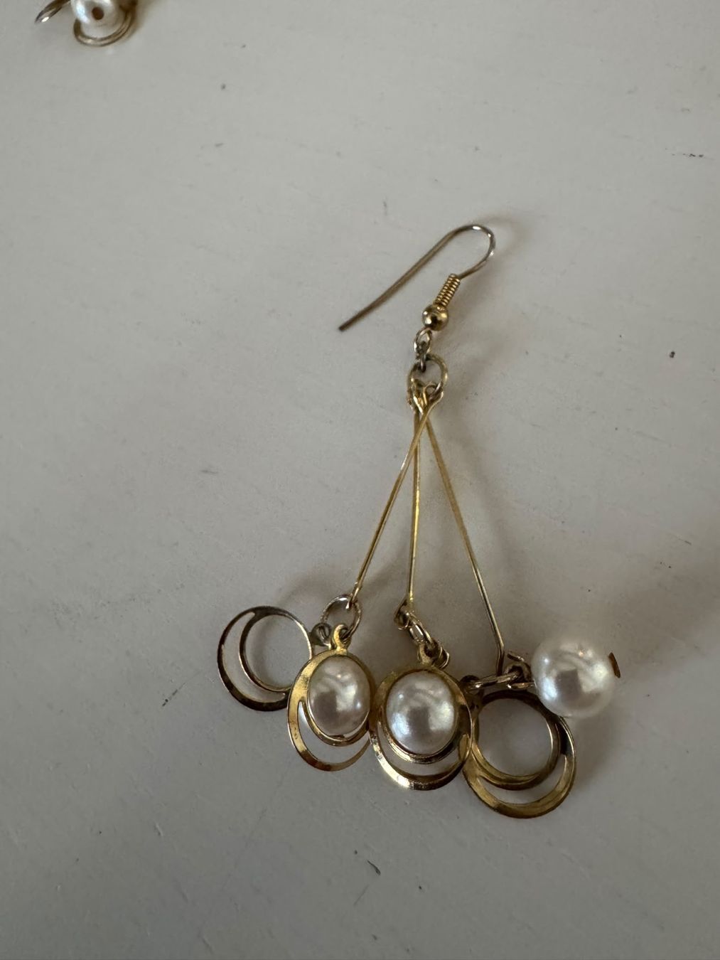 Ohrringe & -stecker: Ohrhänger goldfarben mit Perlen-Optik gebraucht – Gebraucht aus Allenwinden von Caramia15 1