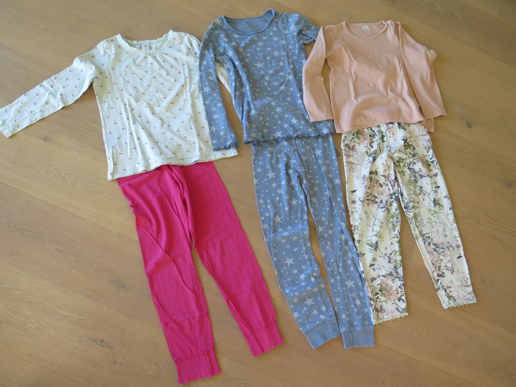 Pyjamas: Pyjama-Packet 128/134 – D'occasion à Hausen am Albis par Soul2026