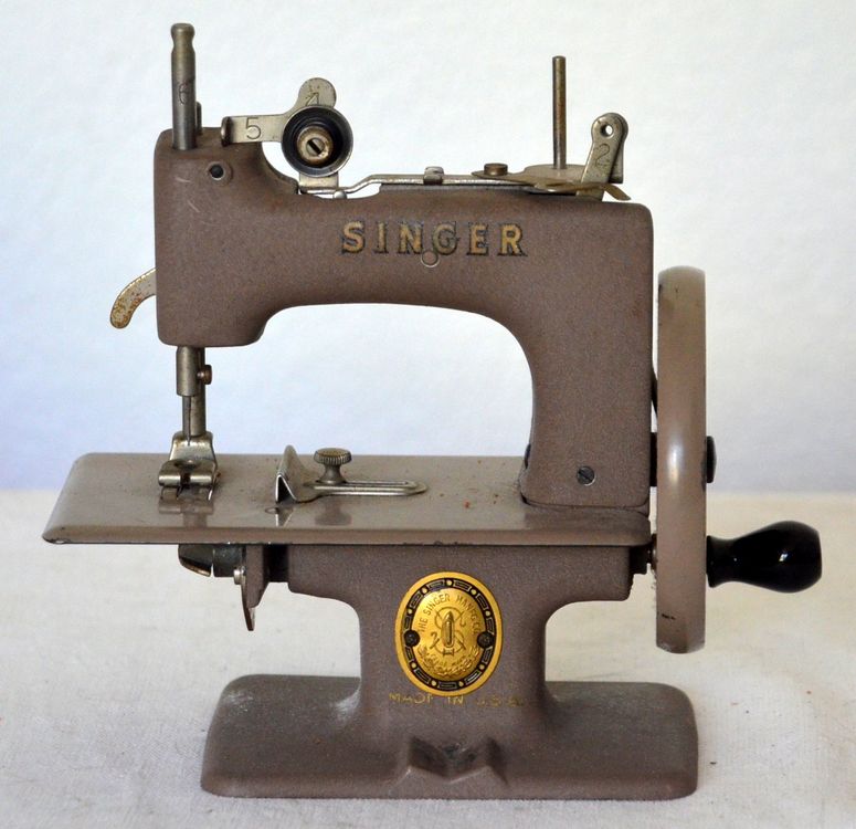 Singer Handnähmaschine / machine à coudre à la main (Gebraucht) in ...