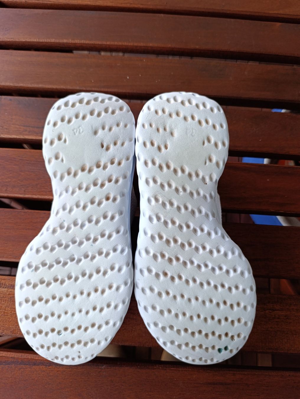 Scarpe per ragazzi: Kinder Sneakers Vty weiss, Gr 34 – Usato da Zürich venduto da VorlonShadow 7