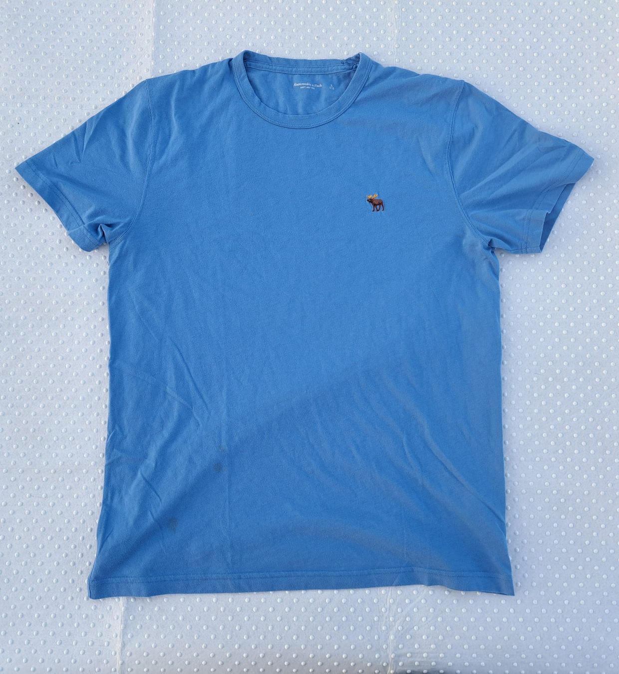 Abercrombie T-shirt: Abercrombie&Fitch hellblau (leichte Flecken) – Usato da Gysenstein venduto da joshuas81