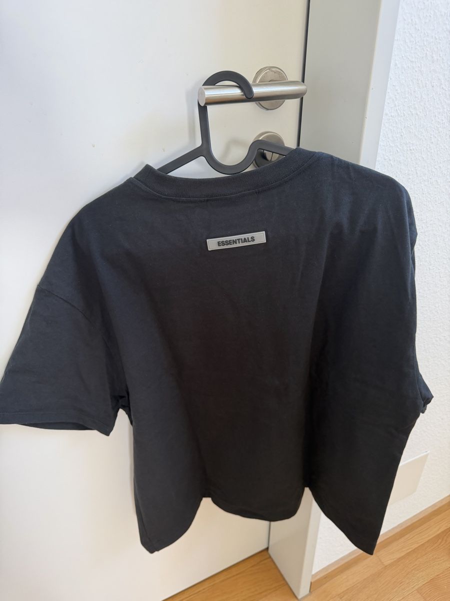 T-shirts: Essentials T-Shirt – D'occasion à Pratteln par joa_ywn5 1