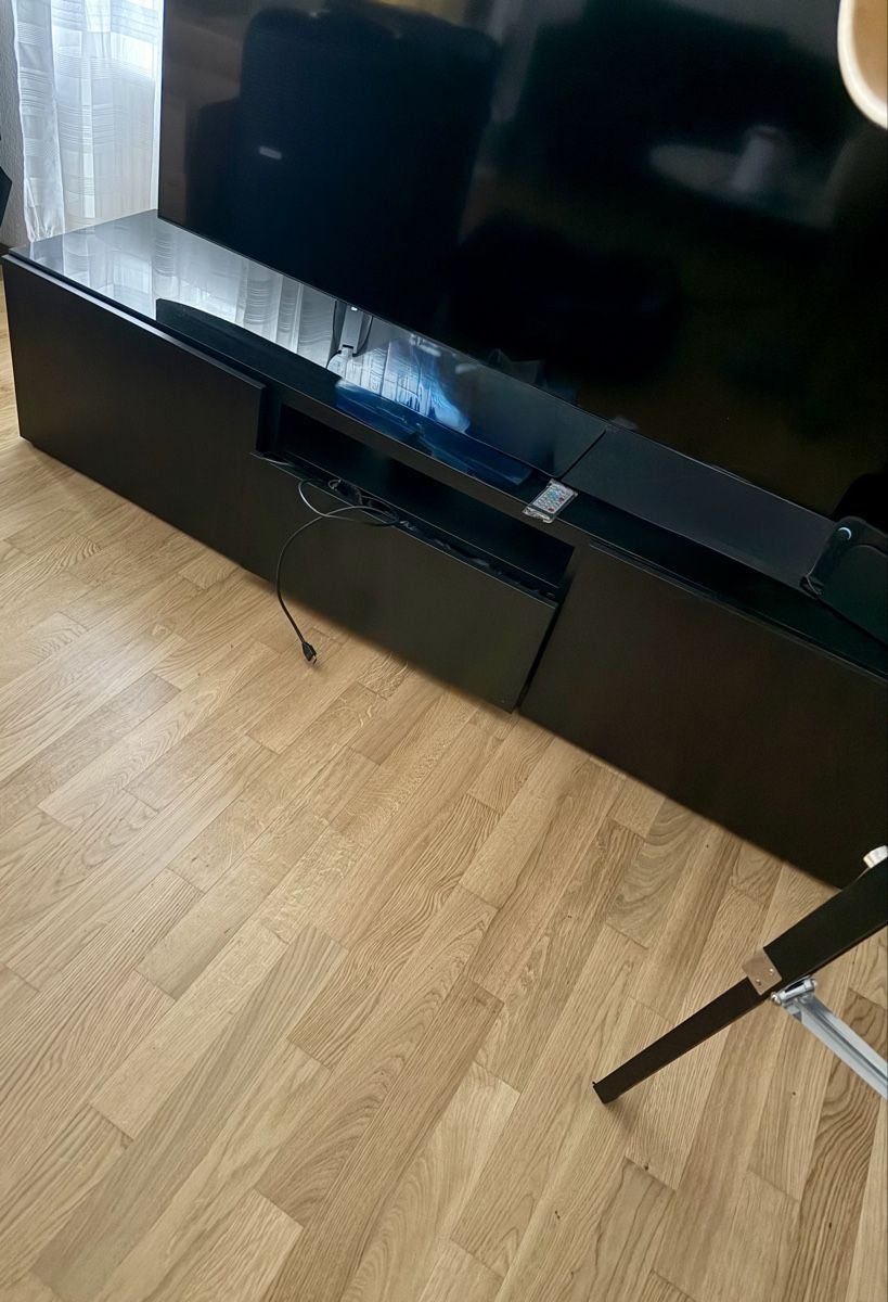 Ikea TV Möbel: Ikea Besta TV Lowboard – Gebraucht aus Zürich von futbolstar 1