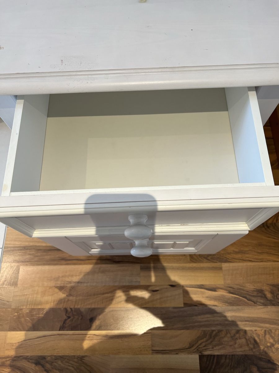 Pfister Nachttische: Nachttisch / Table de chevet – Gebraucht aus La Neuveville von Violette_d 2
